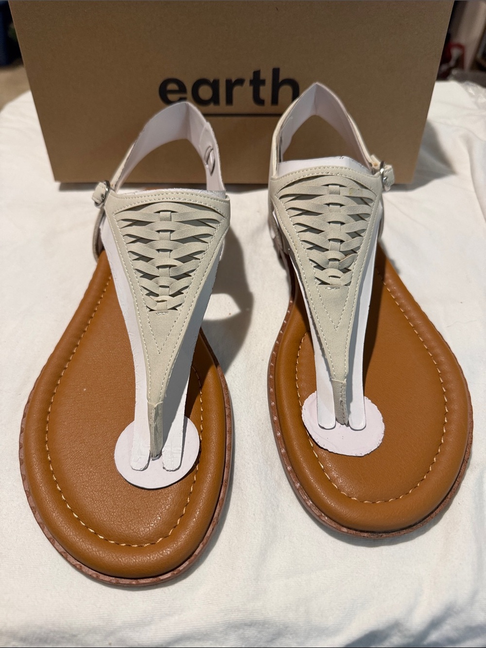 NIB earth comfort flat sandals size 11.